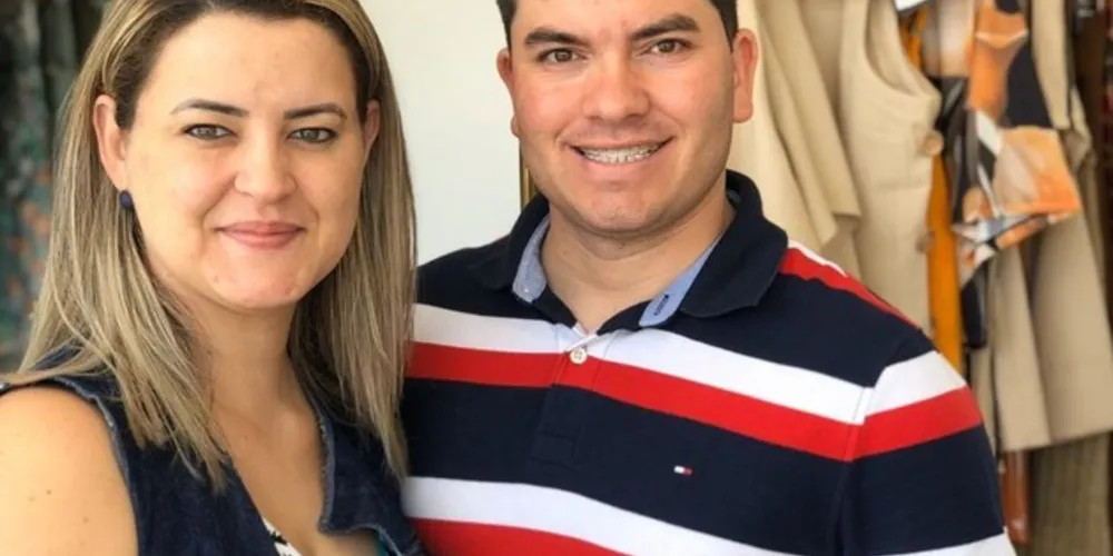 Nesta quinta-feira (7), a partir das 19 horas, acontece o coquetel da Boutique multimarcas La Victorie Boutique. Na ocasião será apresentada à nova coleção das marcas Lança Perfume e Felini. No registro, o casal de empresários Eduardo da Cruz e Daiane Caroline Peruffo da Cruz Comentaremos.