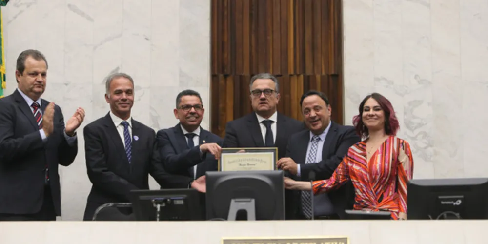 Sessão solene na Alep homenageou ex-reitores e ex-vice-reitores da UEPG