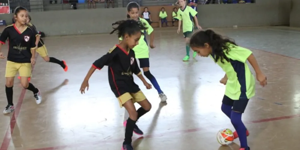Também nesta quinta-feira serão realizadas as partidas decisivas do minifutsal feminino do grupo 2