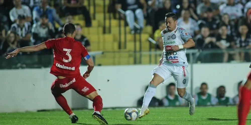 No primeiro turno, o Fantasma venceu o time de Goiânia por 1 a 0 no Estádio Germano Krüger