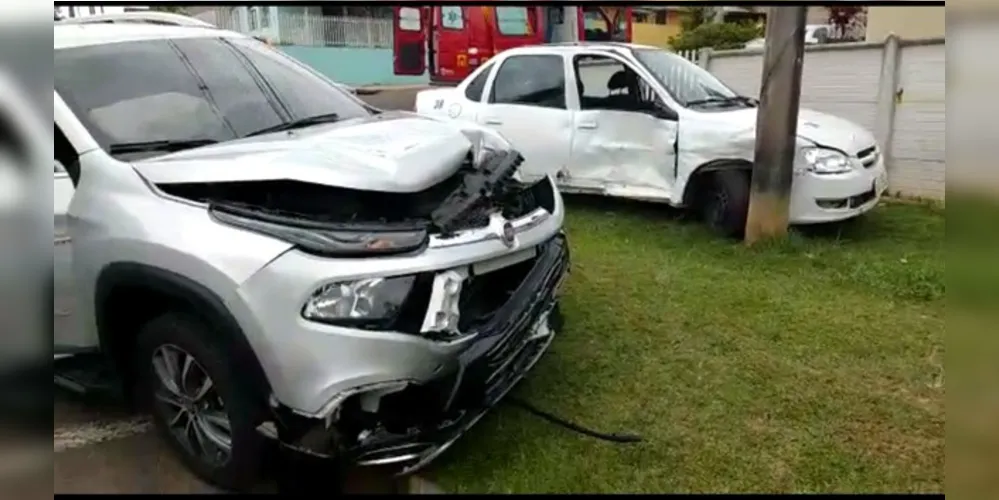 Imagem ilustrativa da imagem Em PG, carro do Conselho Tutelar se envolve em acidente