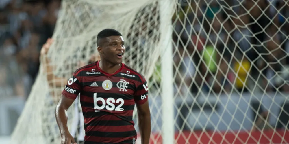 Lincoln aproveitou jogada de Bruno Henrique e marcou o gol da vitória rubro-negra