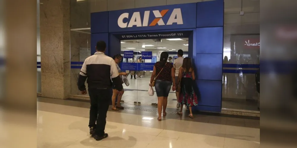 Os saques de até R$ 500 podem ser feitos nas casas lotéricas e terminais de autoatendimento para quem tem senha do cartão cidadão