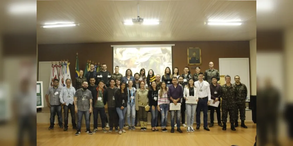 no dia 6 de novembro de 2019, os estagiários receberam palestrantes externos que colaboraram com o processo de ensino-aprendizagem