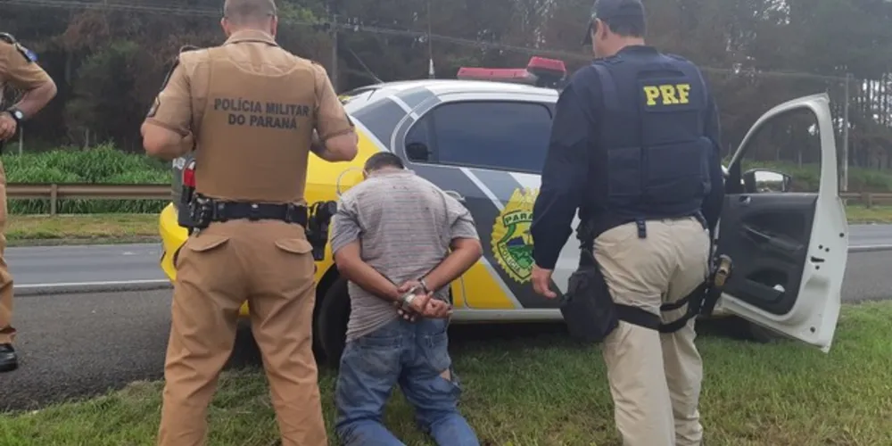 PRF e PM, após acompanhamento tático, prendeu indivíduo com veículo roubado em Almirante Tamandaré