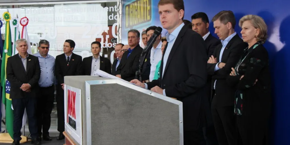  Diretores do Grupo Muffato inauguraram a unidade Max Atacadista às 8 horas desta sexta