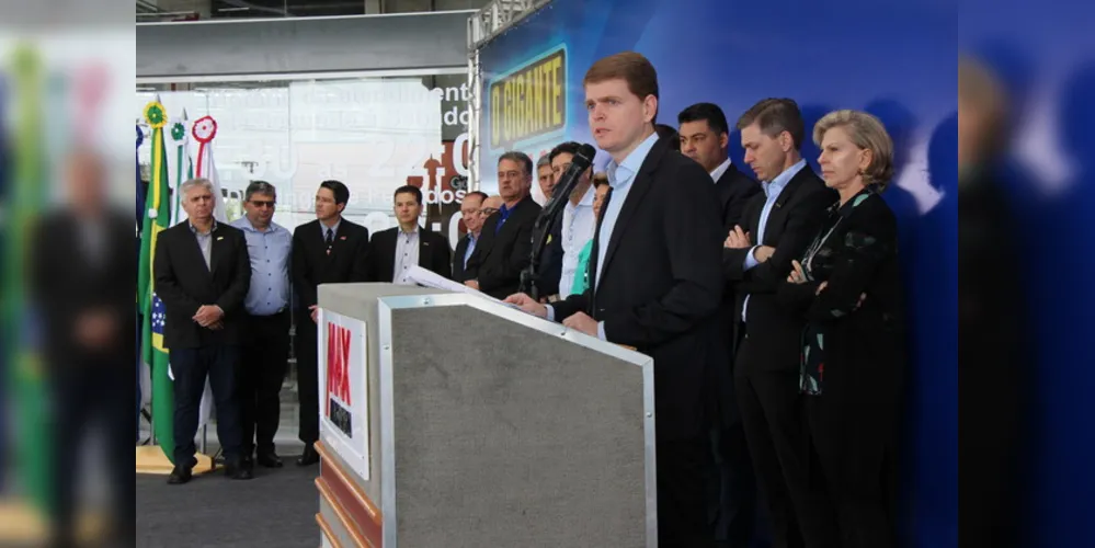  Diretores do Grupo Muffato inauguraram a unidade Max Atacadista às 8 horas desta sexta