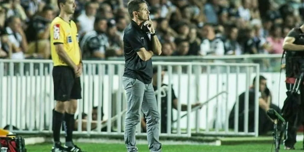 Técnico do Operário lamentou chances perdidas no primeiro tempo contra o Vila Nova