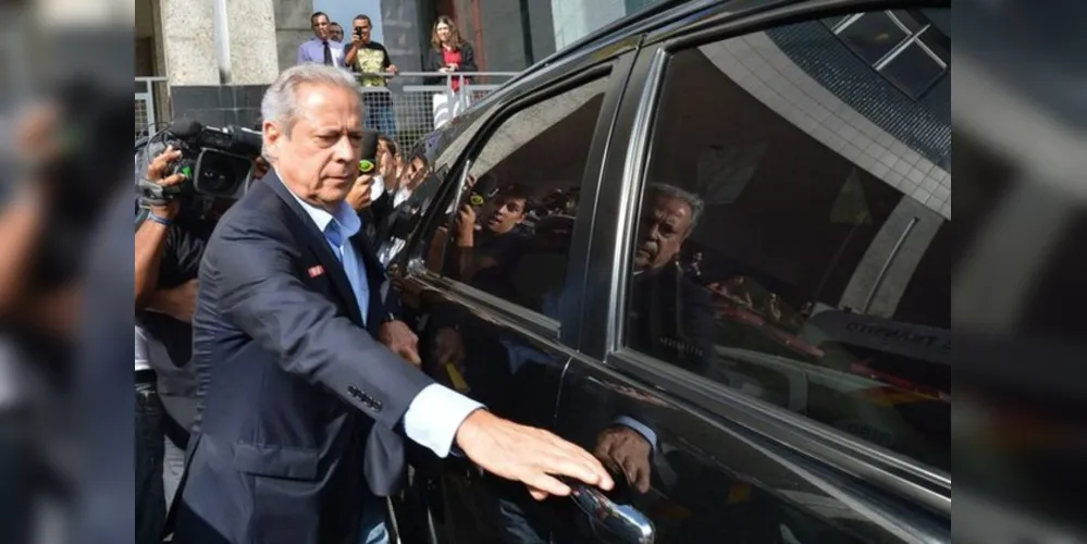 Ex-ministro estava preso desde maio deste ano condenado a oito anos e dez meses de prisão