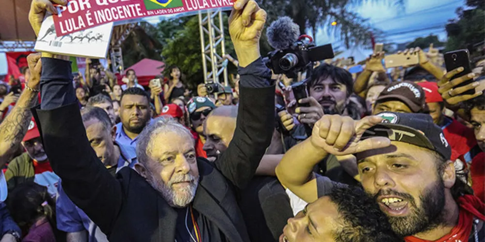 Ex-presidente foi solto da carceragem da PF em Curitiba após decisão do STF