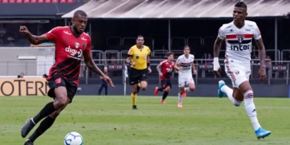 Imagem ilustrativa da imagem Volpi falha no fim e São Paulo perde em casa para o Athletico