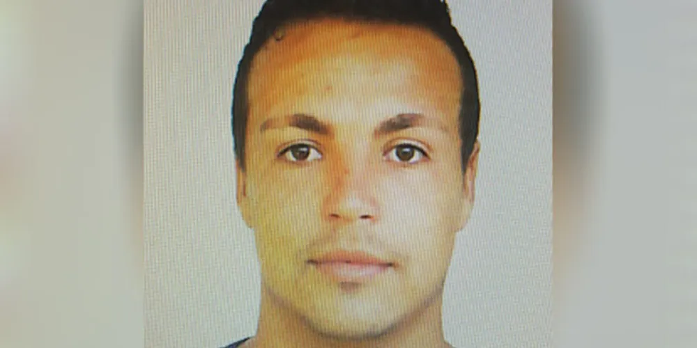 Jovem foi atingido por vários tiros e polícia ainda procura autores do crime