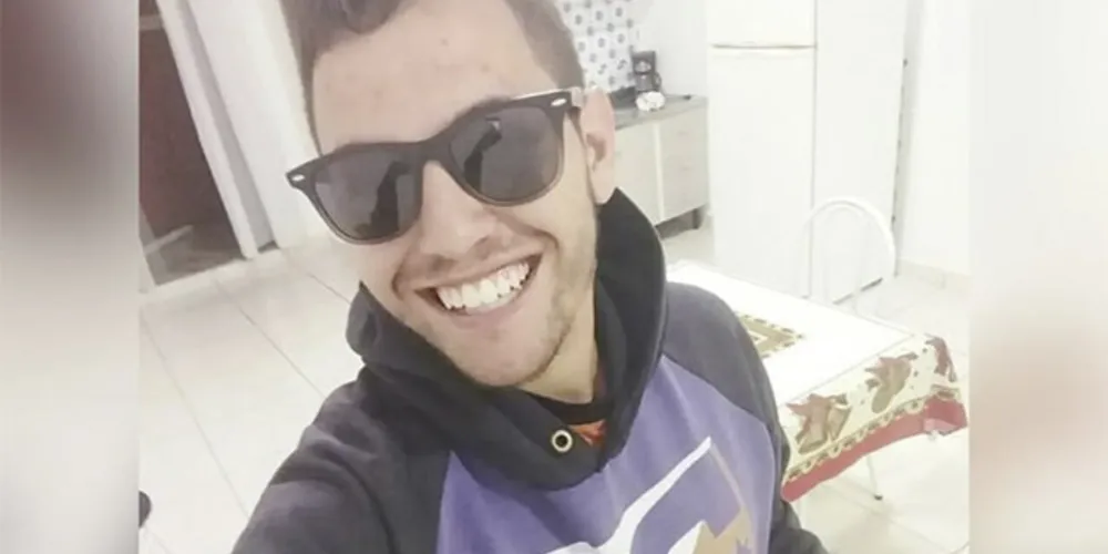 Jovem foi atropelado na madrugada de domingo quando passava pela PR-151, em Carambeí