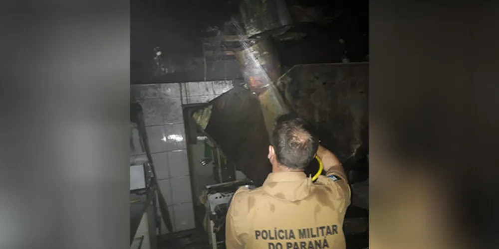 Soldados da PM ficaram feridos com queimaduras e por inalarem fumaça