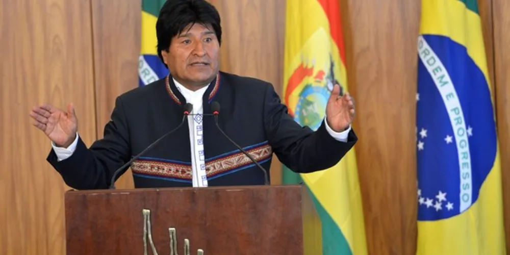  Ontem, o presidente Evo Morales renunciou ao cargo, após uma onda de protestos que já durava 21 dias