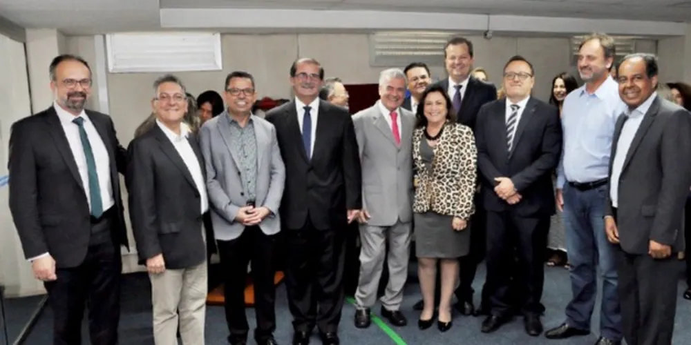 Começando sua carreira administrativa como Diretor do Setor de Saúde e Ciências Biológicas, Gomes foi três vezes reitor da UEPG