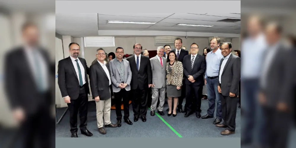 Começando sua carreira administrativa como Diretor do Setor de Saúde e Ciências Biológicas, Gomes foi três vezes reitor da UEPG