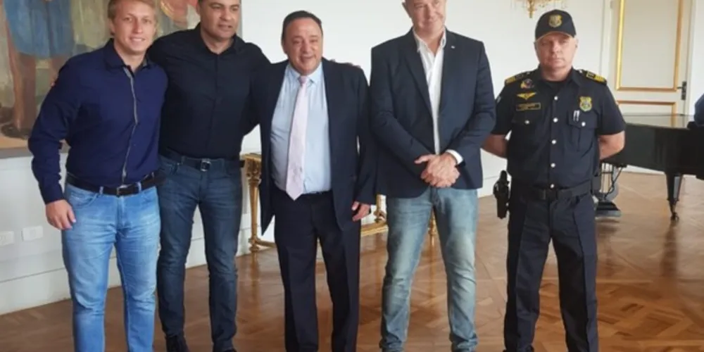Imagem ilustrativa da imagem Rudolf e Rangel conquistam com Bakri R$ 1,15 mi para PG