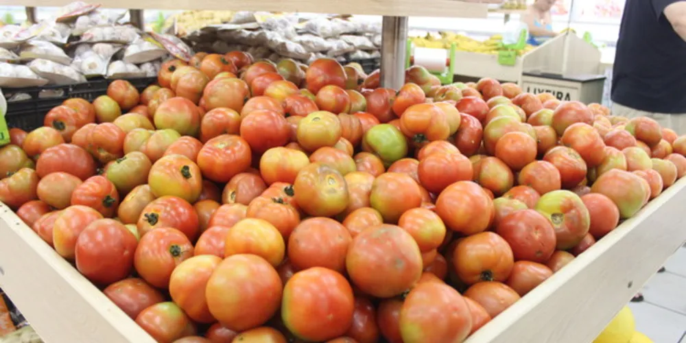 O tomate foi o produto com a maior variação negativa 
no decorrer deste mês, com uma baixa de 44,4% 