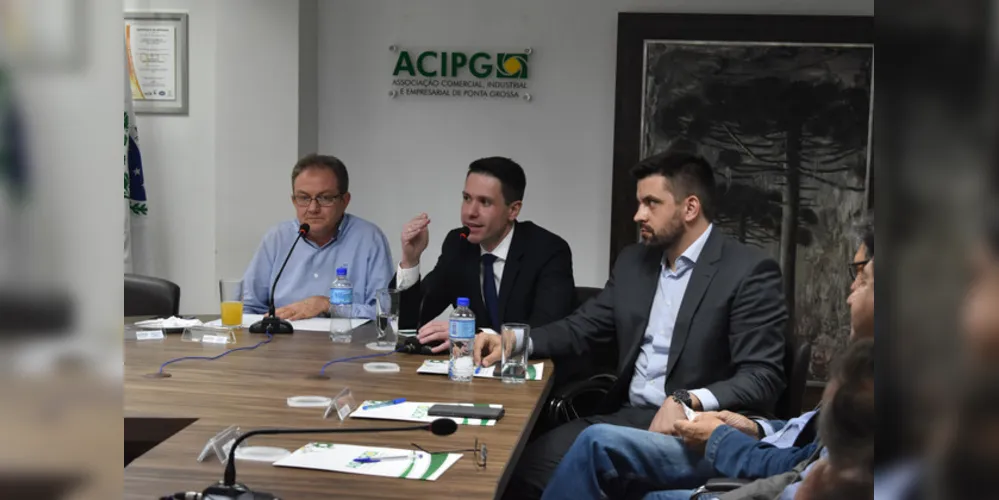 Principal assunto do debate foi a relevância de Ponta Grossa e região para o setor portuário paranaense