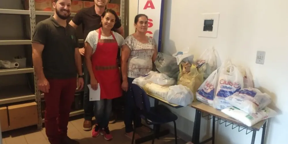 Empresa doa 200 quilos de alimentos para a Associação Espirita Irmã Scheila