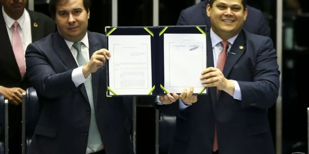O texto altera regras de aposentadorias e pensões para mais de 72 milhões de pessoas