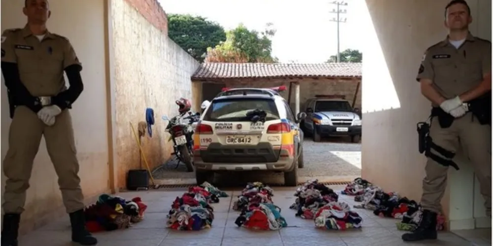 Calcinhas e sutiãs foram encontrados escondidos em vários locais do quarto do homem, que mora em Turmalina, no Vale do Jequitinhonha