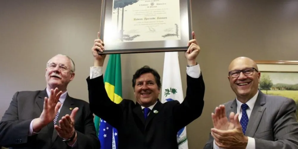 O produtor e diretor de cinema recebeu o título na Assembleia Legislativa do Paraná