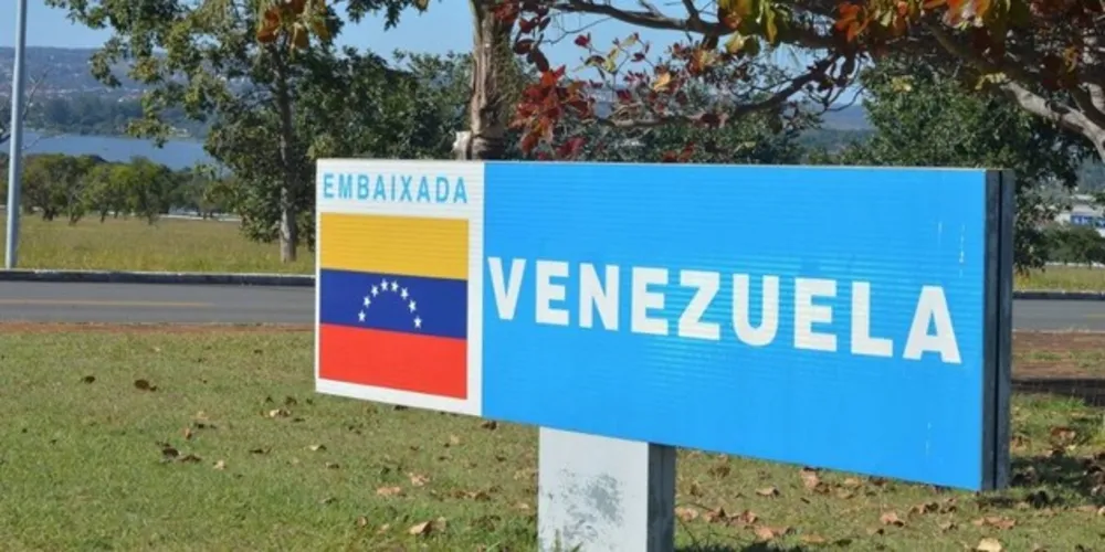 Grupo de 20 pessoas ocupa local em apoio a Juan Guaidó, opositor ao governo venezuelano