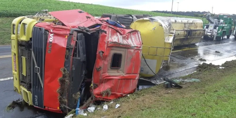 Motorista sofreu lesões leves e foi conduzido para  Santa Casa de Irati