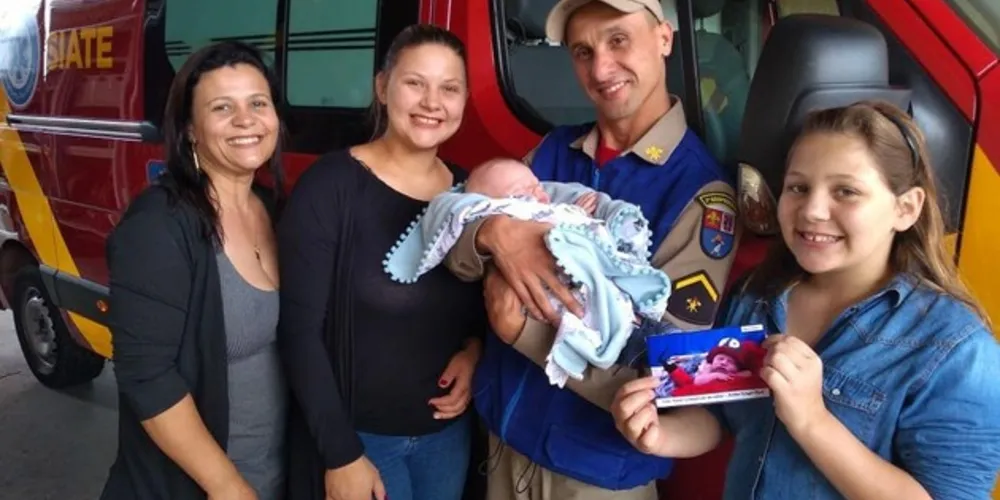 Equipe do Grupamento de Bombeiros de Ponta Grossa se emocionou nesta quarta-feira ao reencontrar Arthur