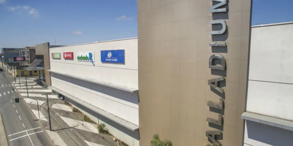 Imagem ilustrativa da imagem Shoppings e mercados abrem sexta em horário diferenciado