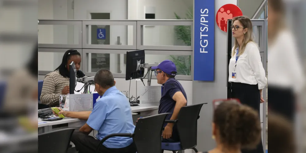 O pagamento do PIS é feito pela Caixa e o do Pasep, pelo Banco do Brasil