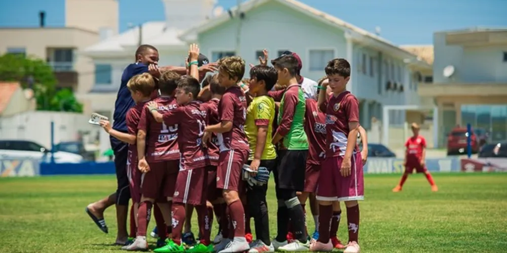 A oportunidade pode ser uma grande vitrine para os jovens atletas que sonham em jogar numa categoria de base e aí sim deslanchar na carreira de jogador de futebol. 