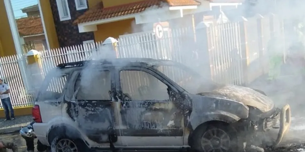 O incêndio aconteceu nesta sexta-feira na Palmeirinha, região da Nova Rússia