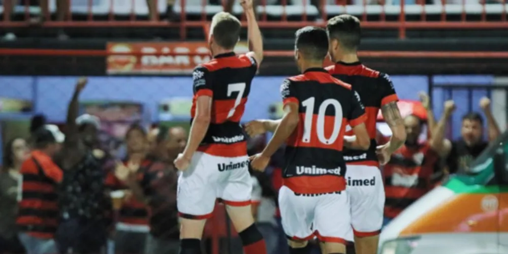 O Paraná levou a pior e perdeu para o Atlético-GO em confronto direto pelo G4 da Série B 