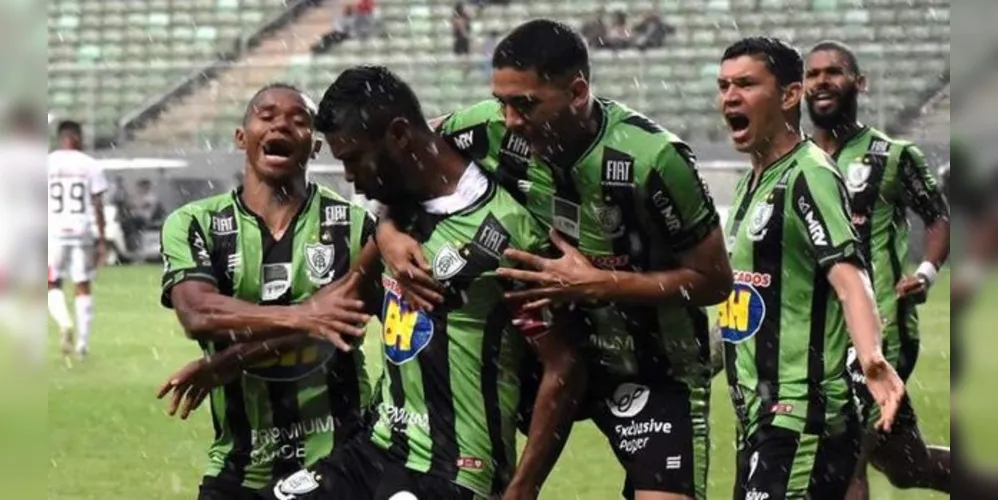 O time mineiro venceu o Vitória-BA e agora precisa torcer contra os adversário para ficar entre os quatro primeiros