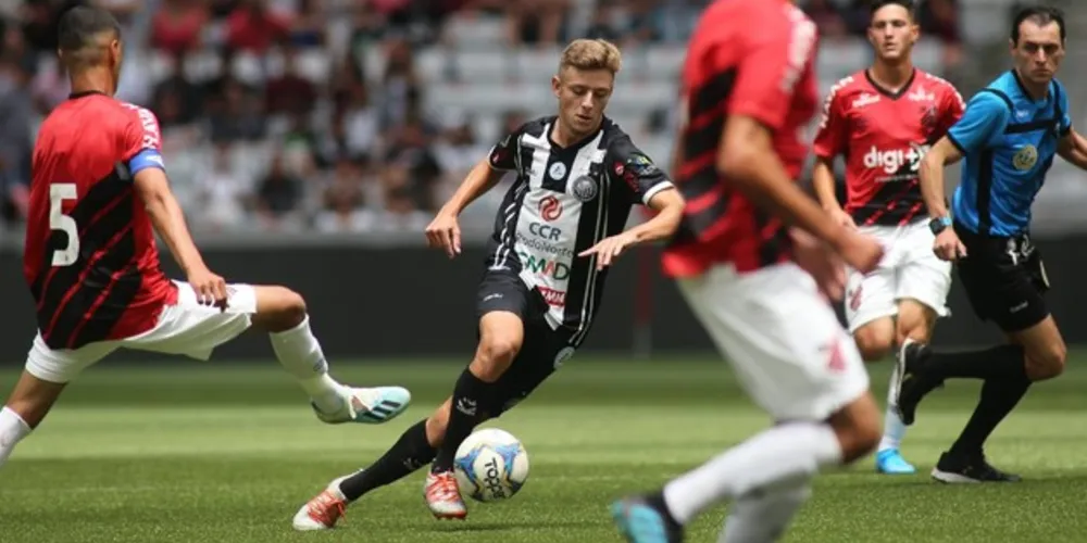 Nas penalidades, o Athletico Paranaense venceu por 4 a 2 e avança para o final da competição