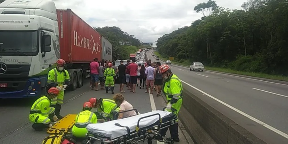 Motociclista sofreu lesões graves e foi levado ao hospital com quadro considerável estável