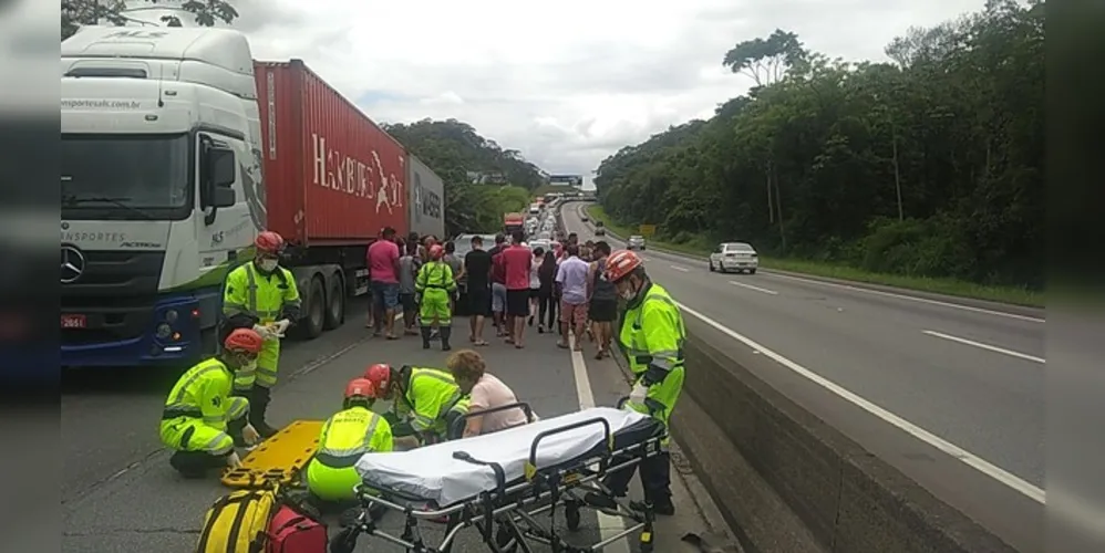 Motociclista sofreu lesões graves e foi levado ao hospital com quadro considerável estável