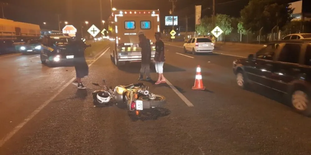 Inconsciente, piloto da moto foi levado ao HU com risco de morrer