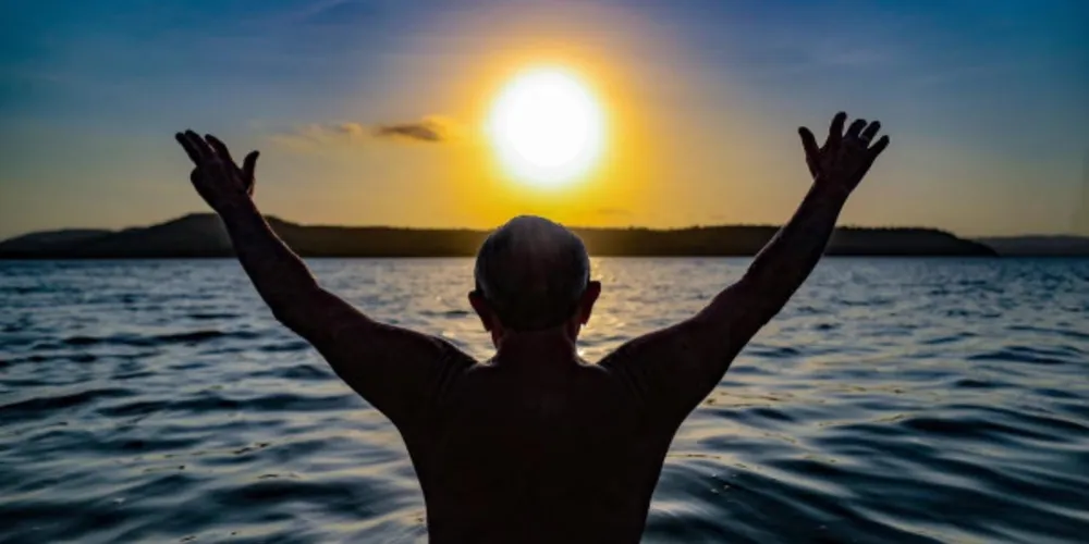 O banho de mar ocorreu durante o feriado do ex-presidente na Bahia