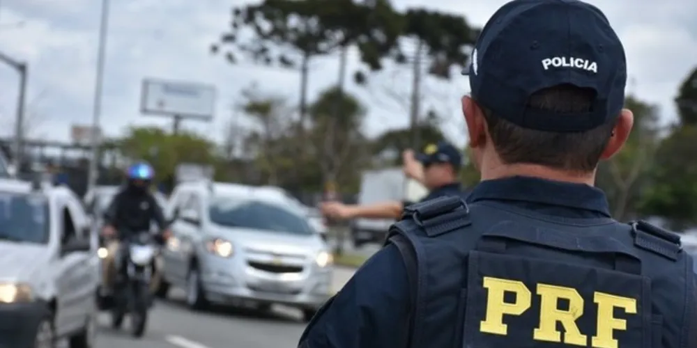 Os agentes da PRF também flagraram 368 manobras de ultrapassagens proibidas