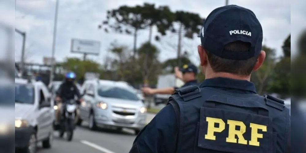 Os agentes da PRF também flagraram 368 manobras de ultrapassagens proibidas