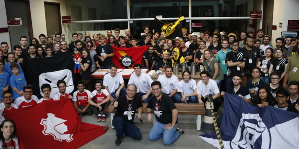 Durante este feriado, o Clube de Robótica participou do 2º Summit da Católica e trouxe dois troféus para Ponta Grossa