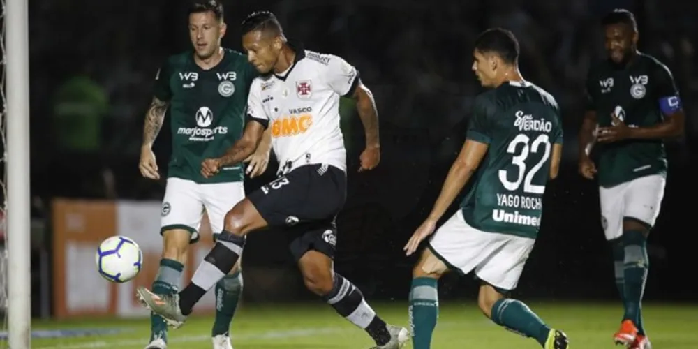 Guarín marcou o gol do time carioca no empate em 1 a 1 com o Goiás