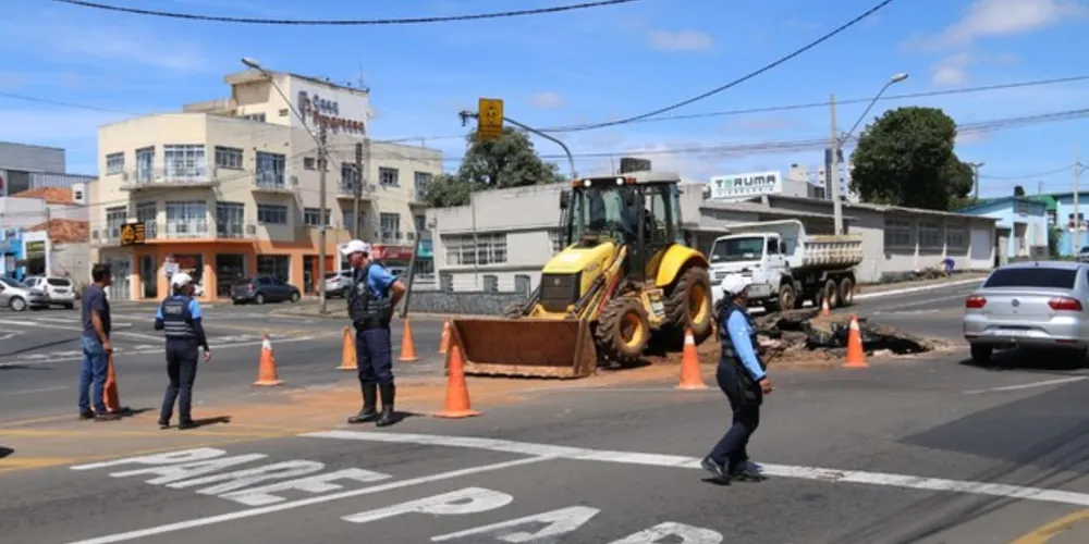 Imagem ilustrativa da imagem Prefeitura inicia obras na rotatória da Ernesto Vilela