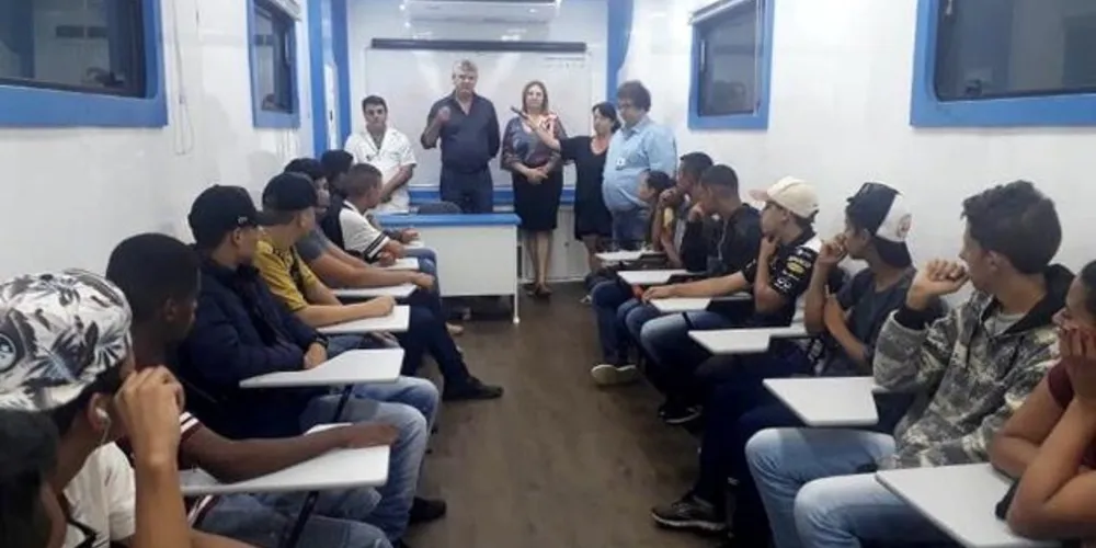 Jovens de 16 a 18 anos podem ter uma especialização profissional