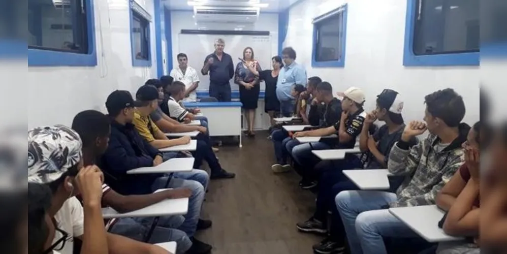 Jovens de 16 a 18 anos podem ter uma especialização profissional