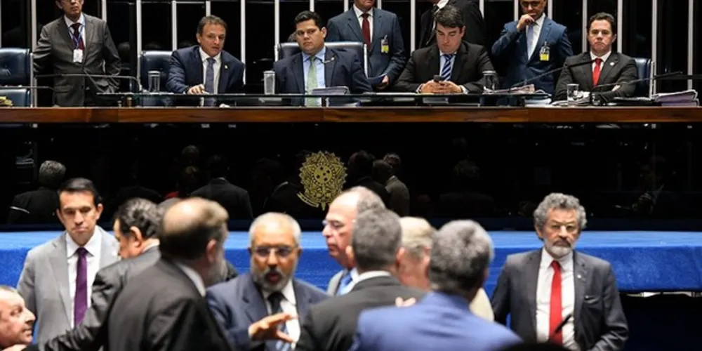 No aspecto fiscal, a principal medida é a inclusão de servidores de estados e municípios na proposta